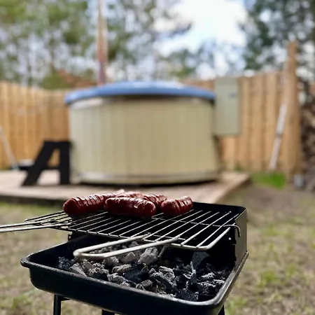 Oliwkowy Balia Z Jacuzzi Kaszuby Dom wakacyjny Niesiolowice