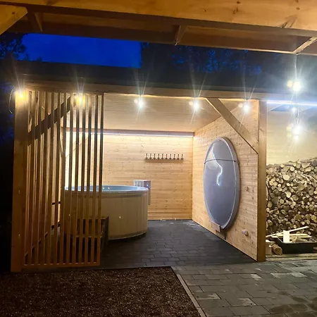 Сasa de vacaciones Kaszuby Oliwkowy Na Kaszubach Balia Z Jacuzzi Jeziora Lasy Niesiolowice