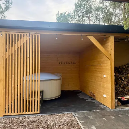 Kaszuby Oliwkowy Na Kaszubach Balia Z Jacuzzi Jeziora Lasy Feriehus Niesiolowice